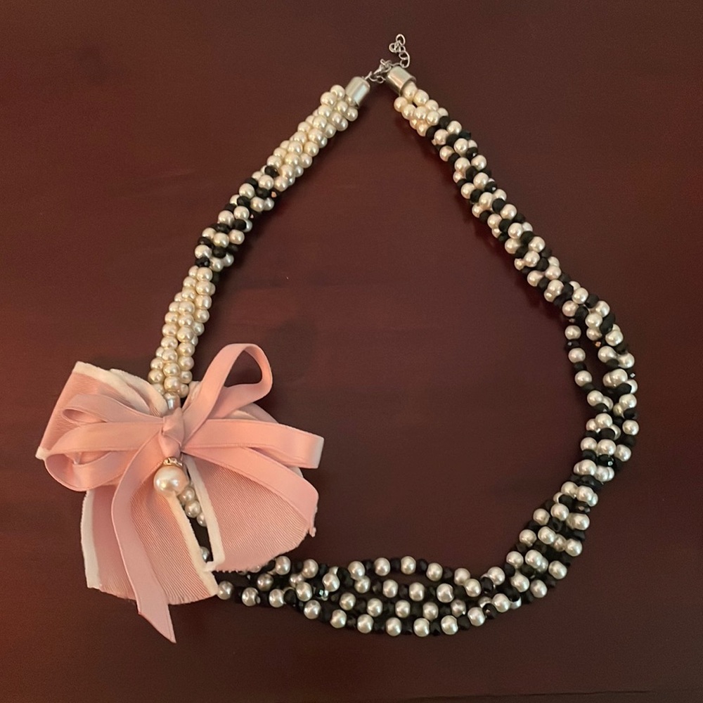 Faux pearl channel looking necklace